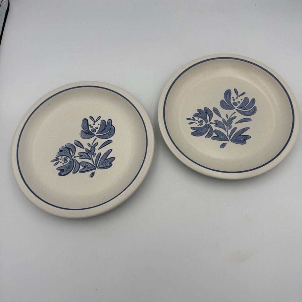Vintage Pfaltzgraff Yorktowne Luncheon Plates 8 3/4" Stoneware USA Set of 2 EUC